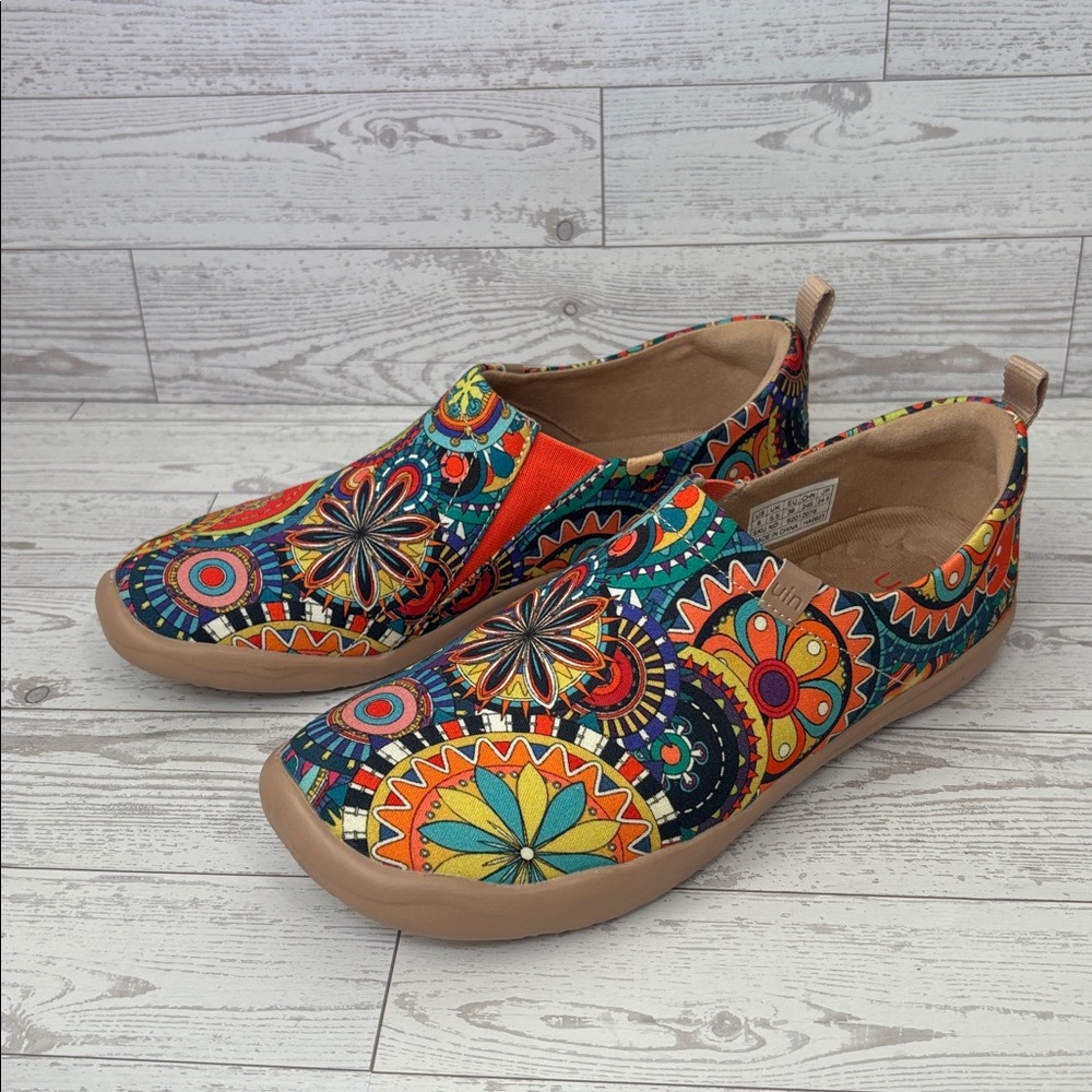UIN shoes barely worn! Size 8 - Picture 2 of 6